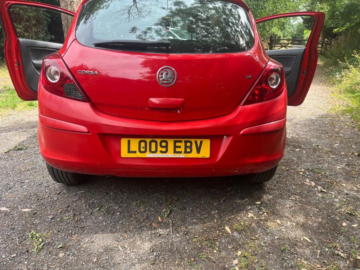 Vauxhall Corsa - 1.4i 16v Design 3dr (a/c) - recently serviced and MOT - Image 4