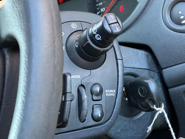 Renault Clio - 1.2 Extreme Euro 5 3dr - Ideal 1st Car|Serviced - Image 24