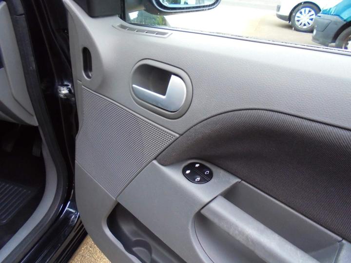 Ford Fiesta - 1.4 Zetec 5dr - TIDY LITTLE 5 DOOR HATCHBACK - Image 15