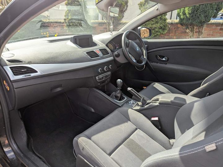 Renault Megane - 1.6 16V Dynamique TomTom Euro 5 3dr - MOT Due: 02/04/2026 !! - Image 3