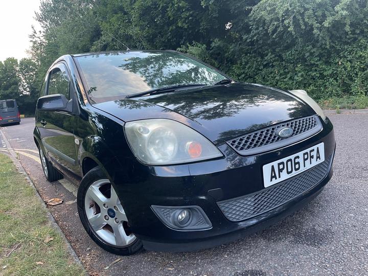 Cheap Ford Fiesta - 1.25 Freedom 3dr - FREST MOT, LOW INSURANCE for sale in Milton Keynes, Buckinghamshire