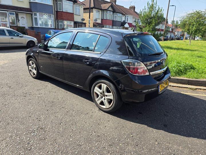 Vauxhall Astra - 1.4i 16v Active 5dr - FUL SERVICE HIST+NEW MOT+CHEAP - Image 8
