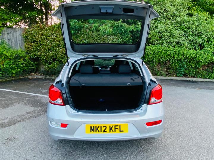Chevrolet Cruze - 1.6 LT Euro 5 5dr - Image 13