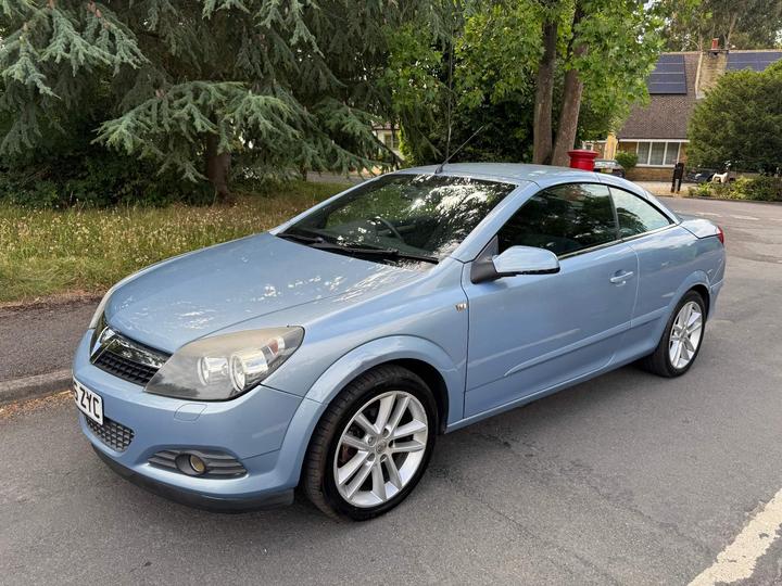 Vauxhall Astra - 1.8i 16v Sport Twin Top 2dr - LOW MILES, OWNED 7 YEARS. - Image 11