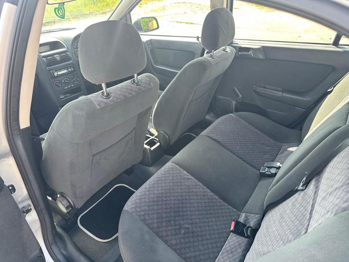 Vauxhall Astra - 1.6i Club 5dr (a/c) - AUTO - Full service history - Image 8