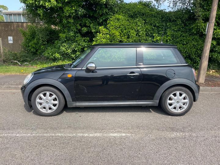 MINI Hatch - 1.4 First Euro 4 3dr - 12 MONTHS MOT - Image 4