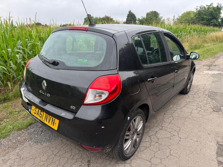 Renault Clio - 1.5 dCi Dynamique TomTom Euro 5 5dr - + JUST ARRIVED IN PX + - Image 3