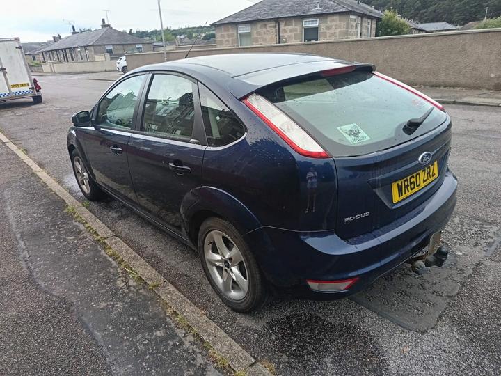 Ford Focus - 1.6 Zetec 5dr - Ideal for fixer project! - Image 3