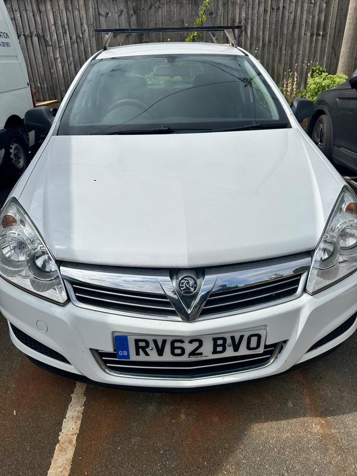 Cheap Vauxhall Astra Van - 1.7 CDTi ecoFLEX 16v Club Car Derived Van 3dr Diesel Manual FWD L1 H1 (132 g/km, 108 bhp) - white van for sale in Thame, Oxfordshire
