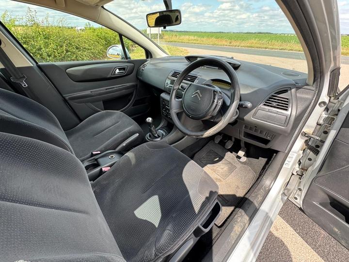 Citroen C4 - 1.6i 16V SX 5dr - Long mot! Service history! - Image 12