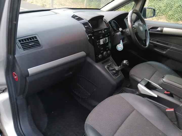 Vauxhall Zafira - 1.8 16V Design Euro 4 5dr - ULEZ/DESIGN SPEC - Image 12