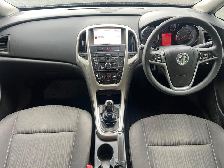 Vauxhall Astra - 1.6 16v Exclusiv Euro 5 5dr - GREAT VALUE, RUNS SMOOTH, FSH - Image 9