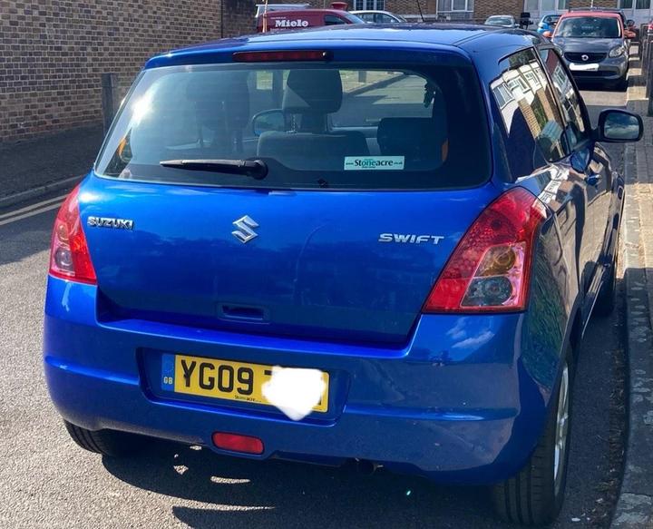Suzuki Swift - 1.3 GL 3dr - Ideal for new drivers! - Image 2
