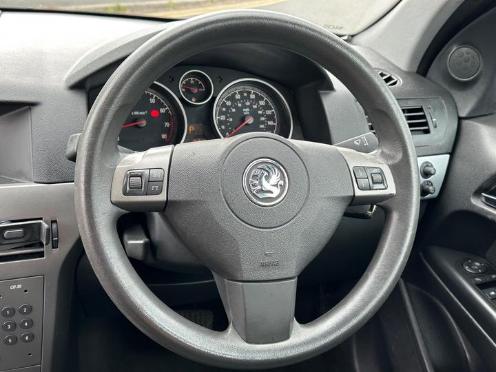 Vauxhall Astra - 1.8i 16v Club 5dr - Cheap Automayic Estate - Image 18