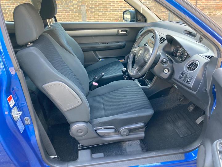 Suzuki Swift - 1.3 GL 3dr - Ideal for new drivers! - Image 9