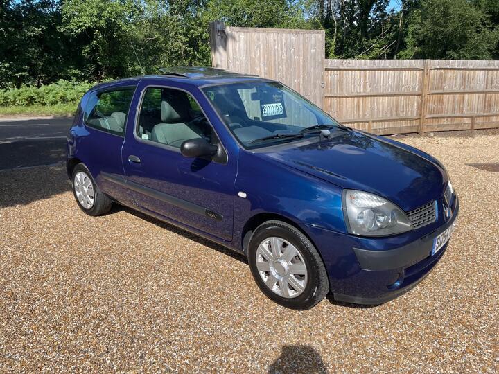 Cheap Renault Clio - 1.2 16v Expression 3dr - Just arrived! Drives well, ! for sale in Uckfield, East Sussex