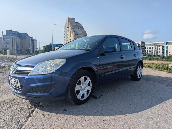 Cheap Vauxhall Astra - 1.8i 16v Life 5dr - Smooth driving, Clean interior for sale in Penarth, South Glamorgan