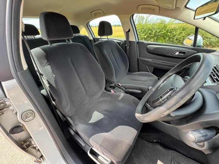 Citroen C4 - 1.6i 16V SX 5dr - Long mot! Service history! - Image 11