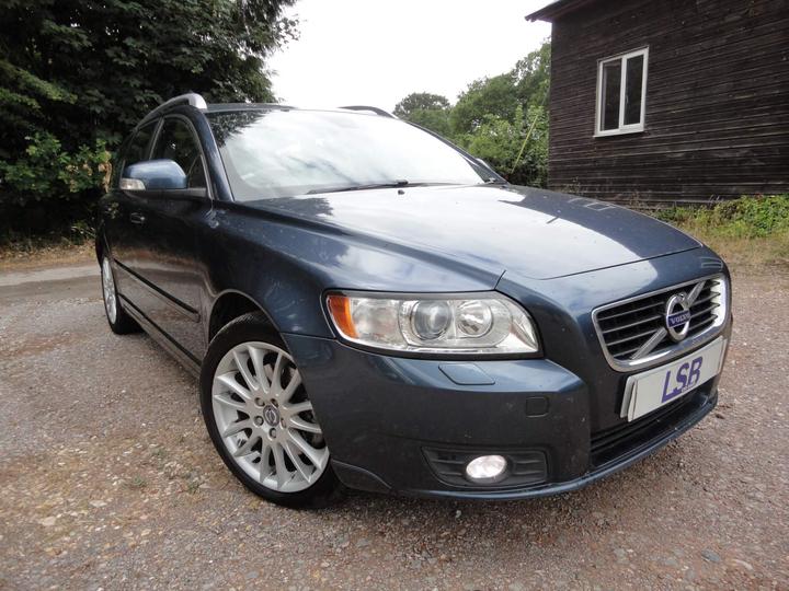 Cheap Volvo V50 - 2.0 D3 SE Lux Edition Euro 5 5dr - MOT JUL 26, HIGH SPEC, 2 OWNER for sale in Reading, Berkshire