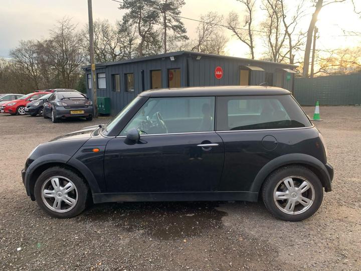 MINI Hatch - 1.6 One Euro 4 3dr - Ulez complaint,Service history - Image 6