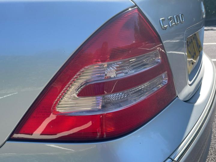 Mercedes-Benz C Class - 1.8 C200 Kompressor Avantgarde SE 4dr - One Owner From New - Image 25