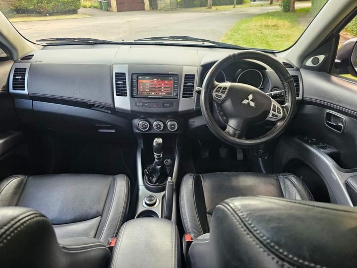 Mitsubishi Outlander - 2.2 DI-D GX4 4WD Euro 5 5dr - read advert - Image 14
