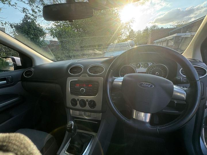 Ford Focus - 1.6 TDCi DPF Zetec 5dr - Image 9