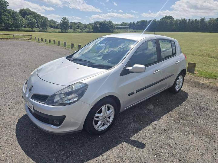 Renault Clio - 1.4 16v Dynamique 5dr - 12 Months MOT No Advisories - Image 2