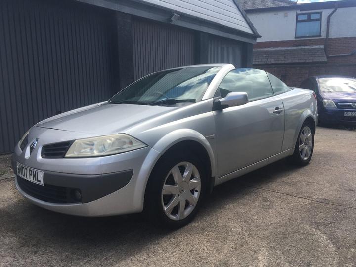 Renault Megane - 1.6 VVT Privilege 2dr - tapping engine PX BARGAIN READ - Image 3