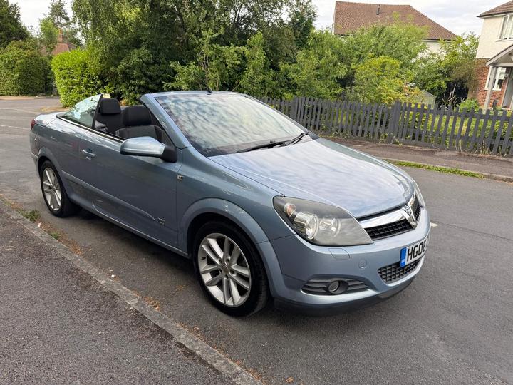 Vauxhall Astra - 1.8i 16v Sport Twin Top 2dr - LOW MILES, OWNED 7 YEARS. - Image 3