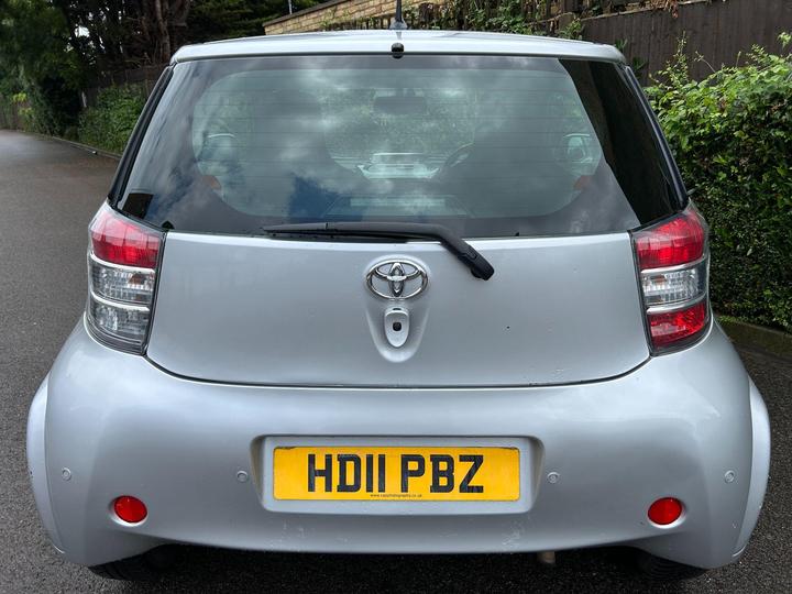 Toyota iQ - 1.0 VVT-i 2 Euro 5 3dr - 2 KEYS SERVICE HISTORY - Image 3