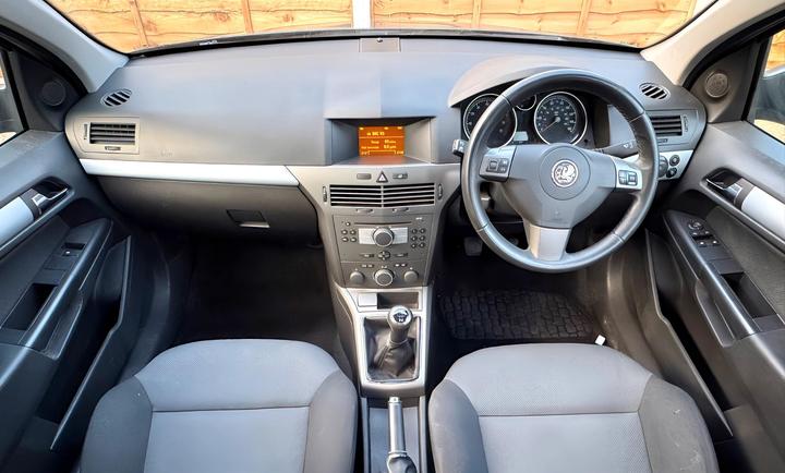Vauxhall Astra - 1.6i 16v Active 5dr - immaculate car - Image 6