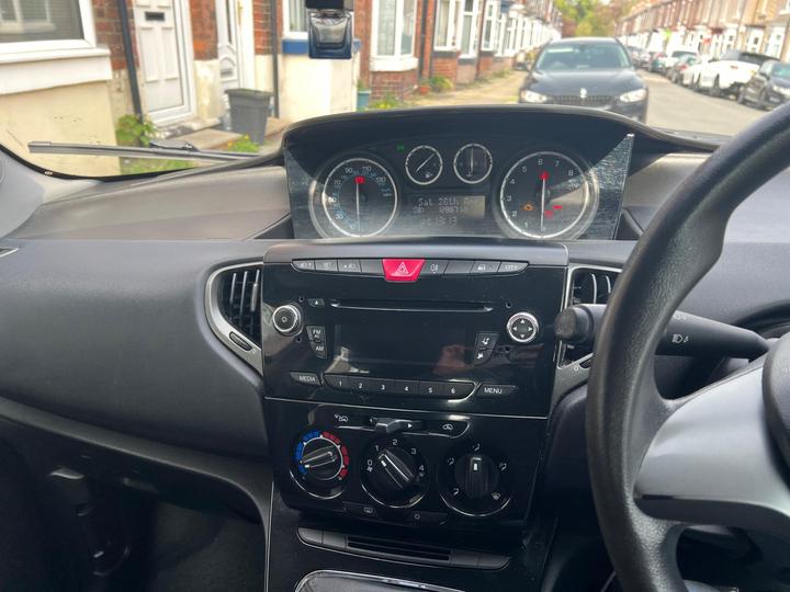 Chrysler Ypsilon - 1.2 5dr - Image 4