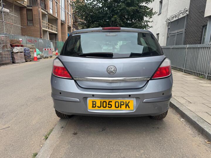 Vauxhall Astra - 1.4i 16v Breeze 5dr - ULEZ|NEW 1 YEAR MOT|2 OWNERS - Image 4