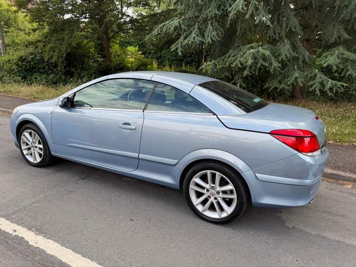 Vauxhall Astra - 1.8i 16v Sport Twin Top 2dr - LOW MILES, OWNED 7 YEARS. - Image 12