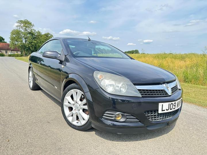 Vauxhall Astra - 1.9 CDTi Design Twin Top 2dr - Image 2