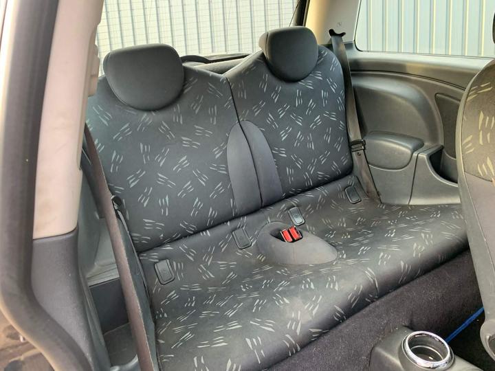 MINI Hatch - 1.6 One Euro 4 3dr - Ulez complaint,Service history - Image 12