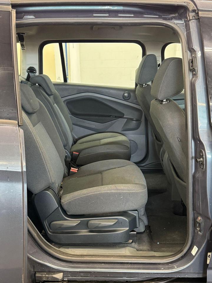 Ford Grand C-Max - 1.6 TDCi Zetec Euro 5 5dr - DRIVES A1 - Image 13