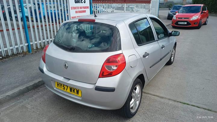 Renault Clio - 1.4 16v Expression 5dr - ++ ONLY 51499 MILES FROM NEW + - Image 5