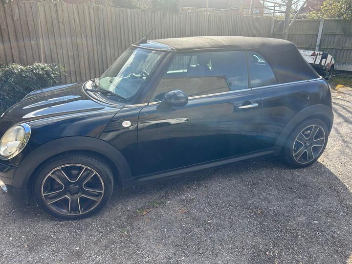 Cheap MINI Convertible - 1.6 Cooper Euro 4 2dr - get ready for the summer for sale in Basildon, Essex