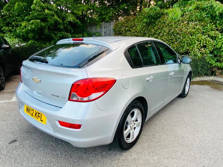 Chevrolet Cruze - 1.6 LT Euro 5 5dr - Image 9