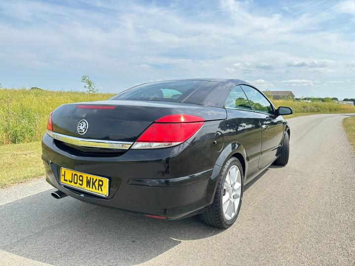 Vauxhall Astra - 1.9 CDTi Design Twin Top 2dr - Image 8