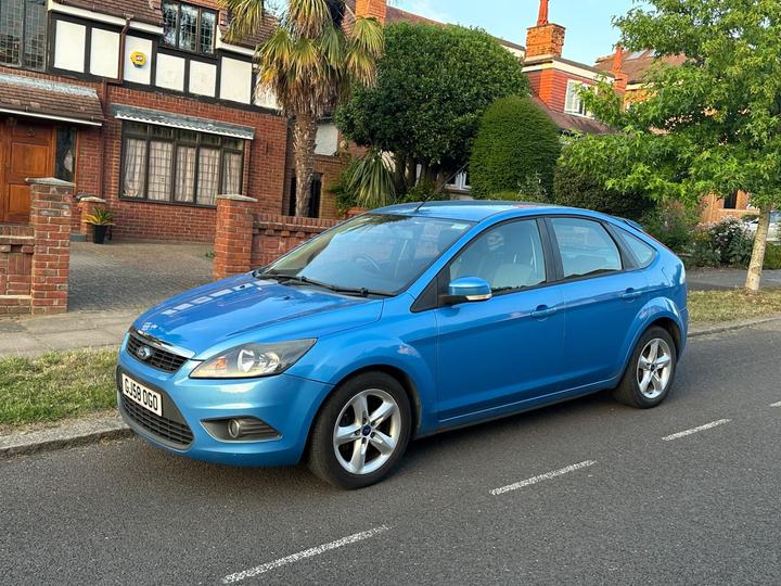 Cheap Ford Focus - 1.6 Zetec 5dr - ULEZ FREE / DRIVES SPOT ON for sale in Winchmore Hill, Buckinghamshire