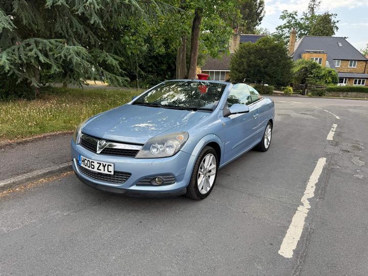Cheap Vauxhall Astra - 1.8i 16v Sport Twin Top 2dr - LOW MILES, OWNED 7 YEARS. for sale in Chessington, Greater London