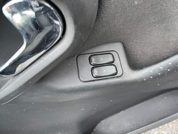 Vauxhall Corsa - 1.4i 16v Design 5dr (a/c) - Automatic+low insurance - Image 26