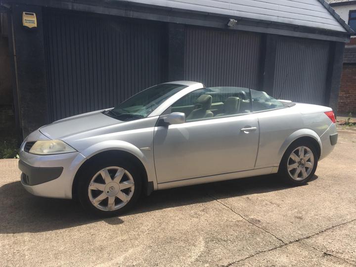 Renault Megane - 1.6 VVT Privilege 2dr - tapping engine PX BARGAIN READ - Image 5