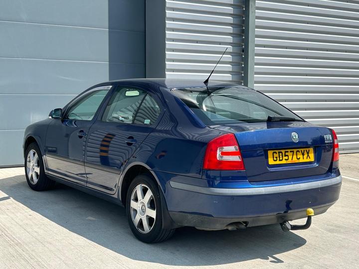 Skoda Octavia - 2.0 TDI Elegance Euro 4 5dr - 1 OWNER+FULL HISTORY+2 KEYS - Image 8