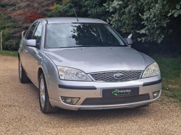 Ford Mondeo - 2.2 TDCi SIV Edge 5dr - New in stock and ready to go - Image 5