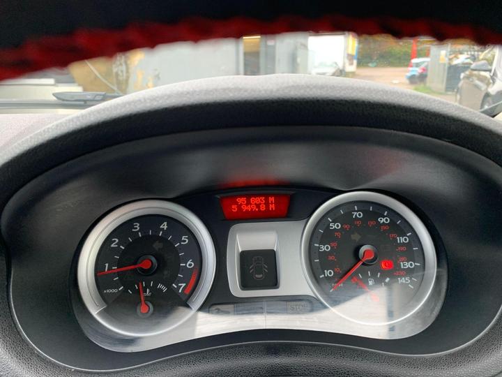 Renault Clio - 1.2 TCe 16v Dynamique S 3dr - LONG MOT,12 MONTHS AA COVER - Image 18
