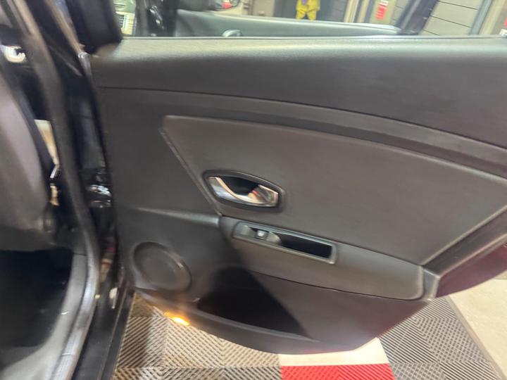 Renault Megane - 1.6 16V Dynamique TomTom Euro 5 5dr - Trade in to clear - Image 16